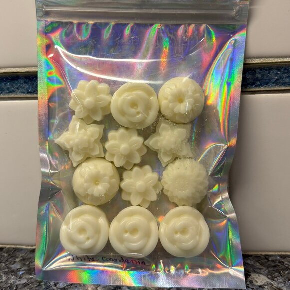 NEW WAX MELTS 2.12oz Bath and Body Works Candle Wax Melts - WHITE GARDENIA! - Picture 3 of 3